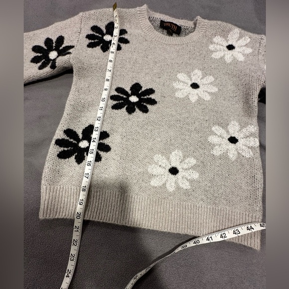 Women’s grey Truth by republic Severine style Crew Neck Sweater Black/White. SP - Picture 4 of 12